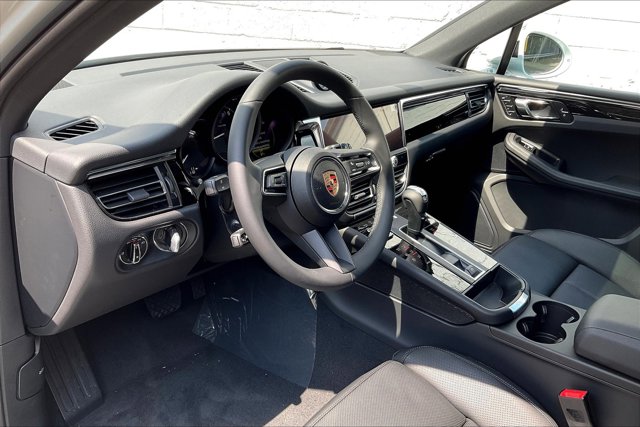 Vehicle image 11 of 15