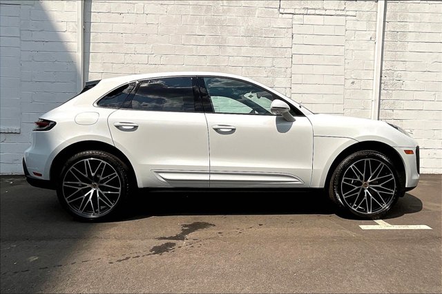 Vehicle image 3 of 15