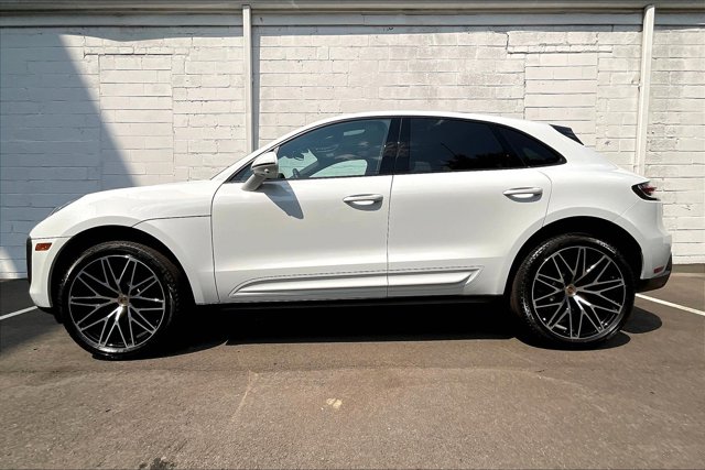 Vehicle image 6 of 15
