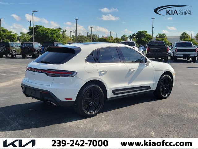2025 Porsche Macan Base Image 1 of 32
