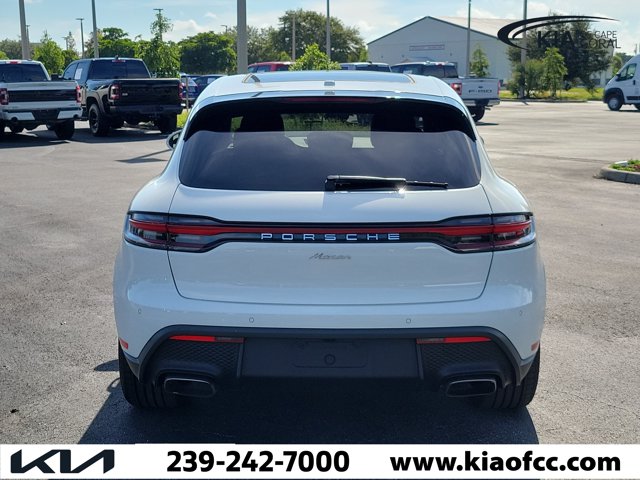 2025 Porsche Macan Base Image 2 of 32