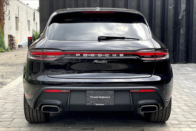 Vehicle image 4 of 15