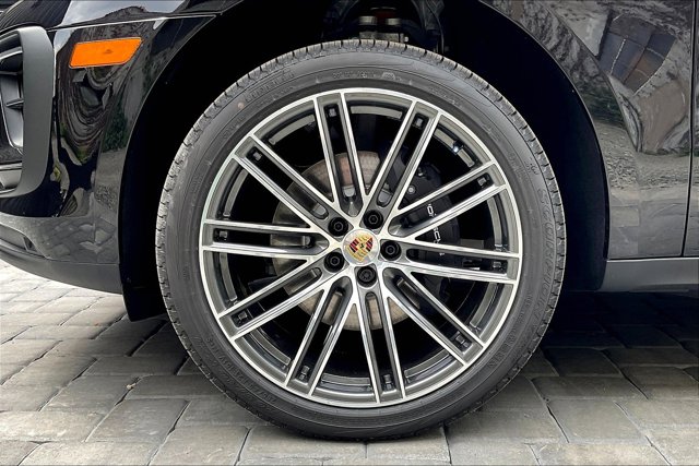 Vehicle image 8 of 15