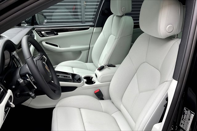 Vehicle image 10 of 15