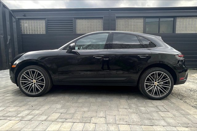 Vehicle image 6 of 15