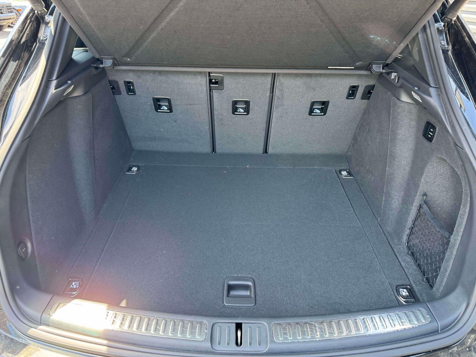 2025 Porsche Macan GTS Image 11 of 25