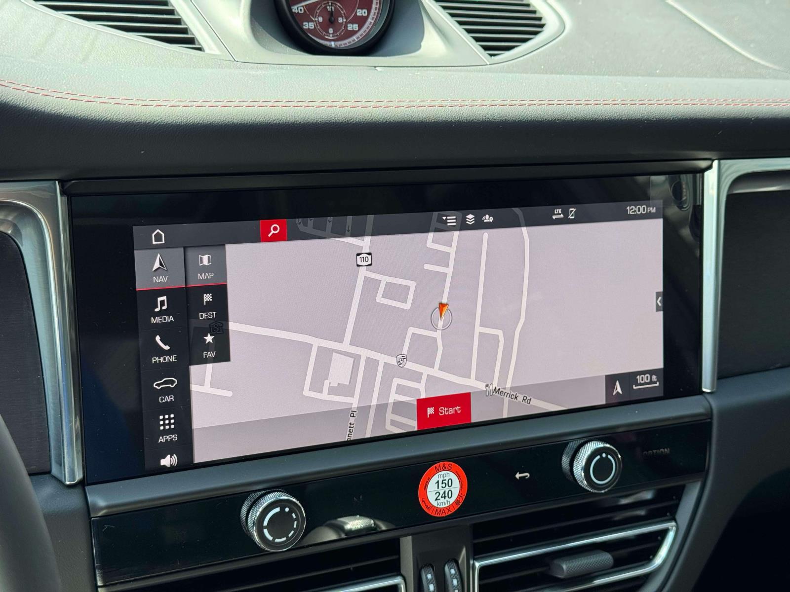 2025 Porsche Macan GTS Image 21 of 25