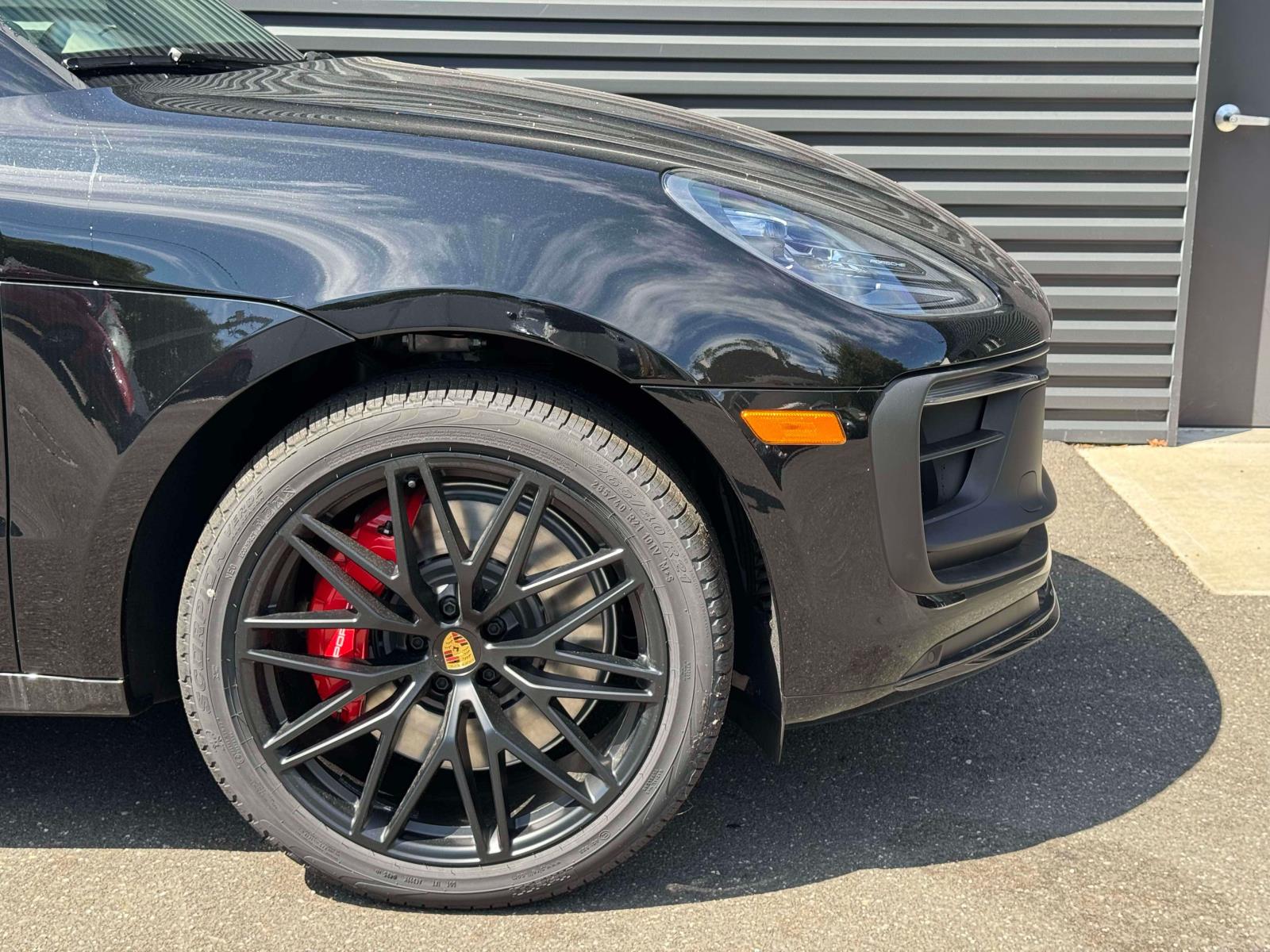 2025 Porsche Macan GTS Image 10 of 25