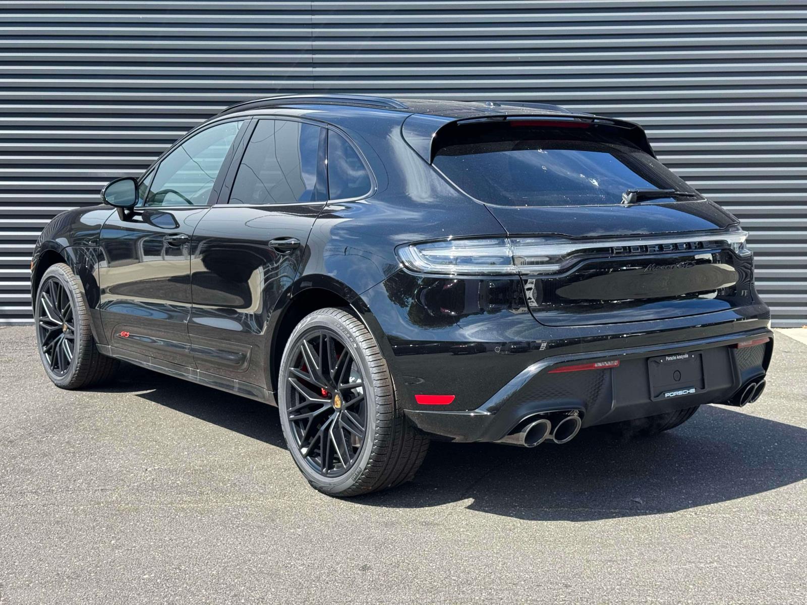 2025 Porsche Macan GTS Image 7 of 25