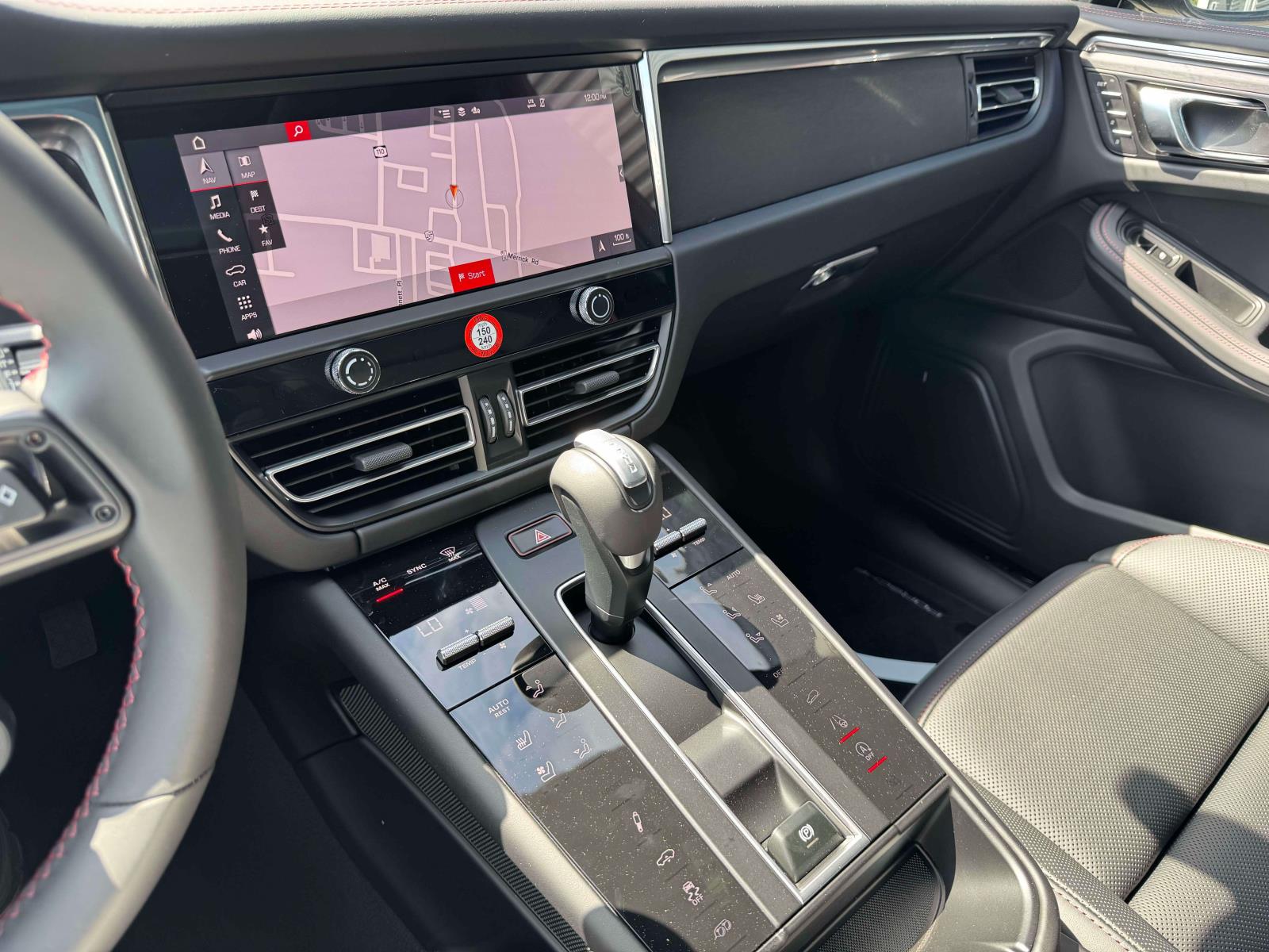 2025 Porsche Macan GTS Image 23 of 25