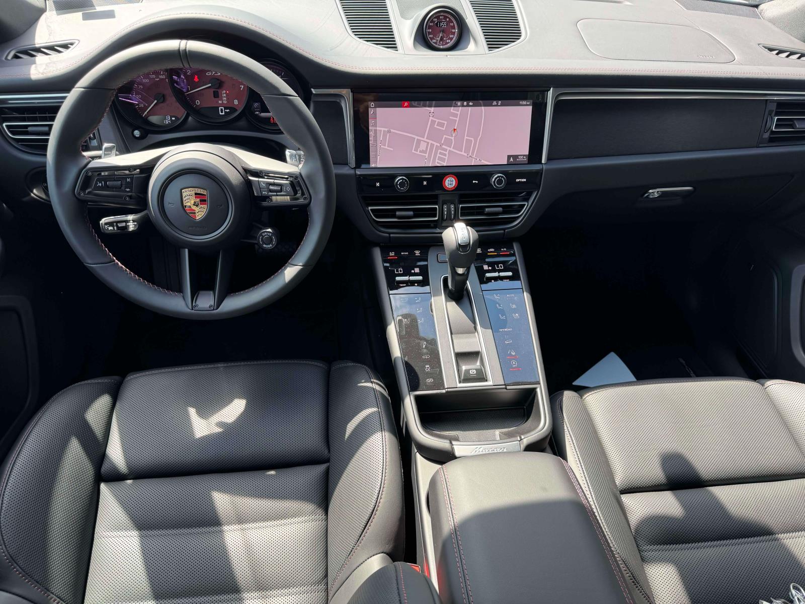 2025 Porsche Macan GTS Image 14 of 25