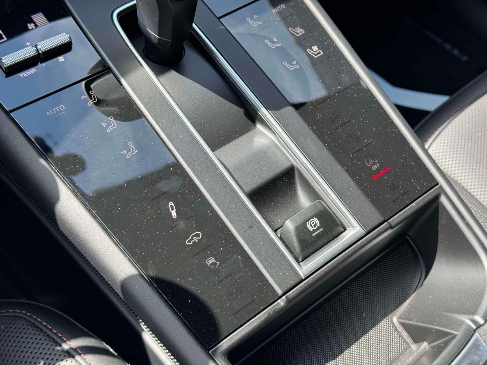 2025 Porsche Macan GTS Image 22 of 25