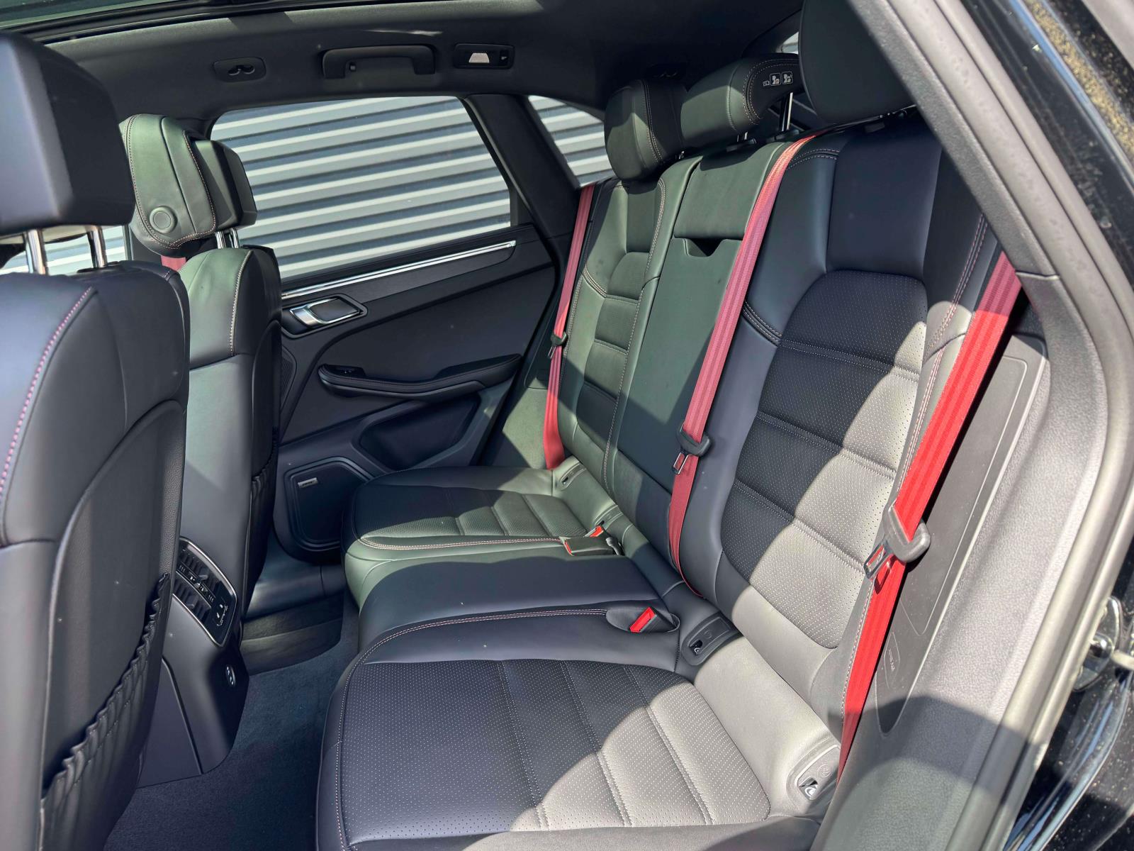 2025 Porsche Macan GTS Image 13 of 25