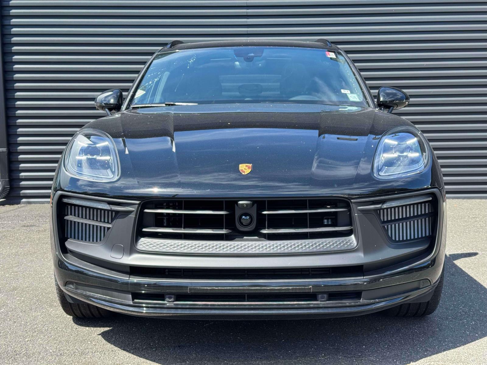 2025 Porsche Macan GTS Image 2 of 25