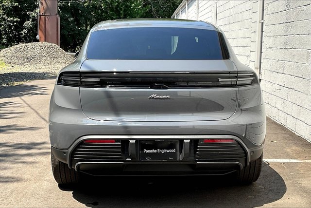 Vehicle image 4 of 15