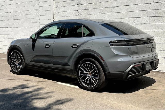 Vehicle image 5 of 15