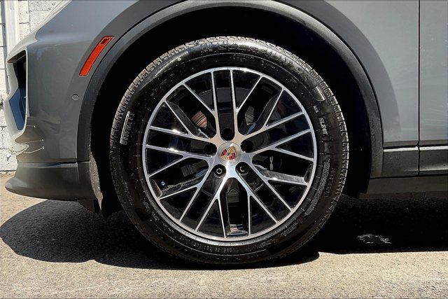 Vehicle image 7 of 15