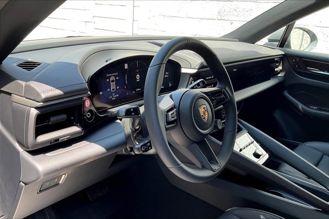 Vehicle image 11 of 15