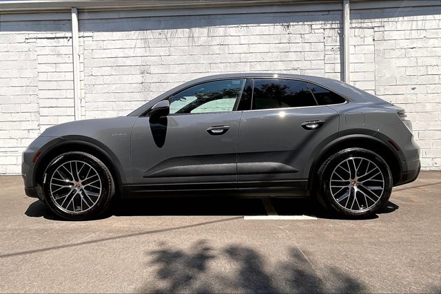 Vehicle image 6 of 15
