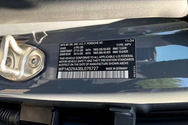 Vehicle image 14 of 15
