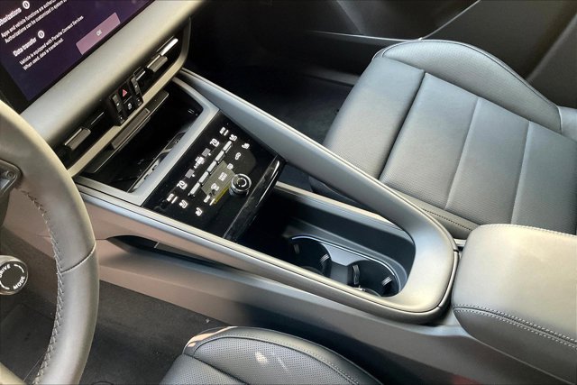 Vehicle image 13 of 15