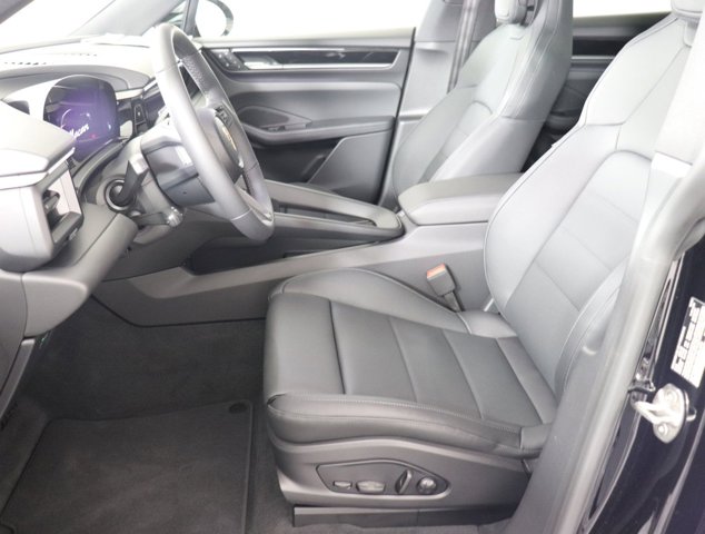 2025 Porsche Macan Electric Image 11 of 36