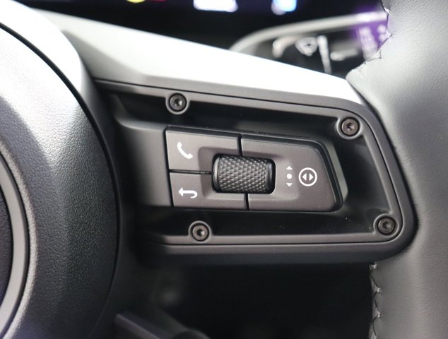 2025 Porsche Macan Electric Image 31 of 36