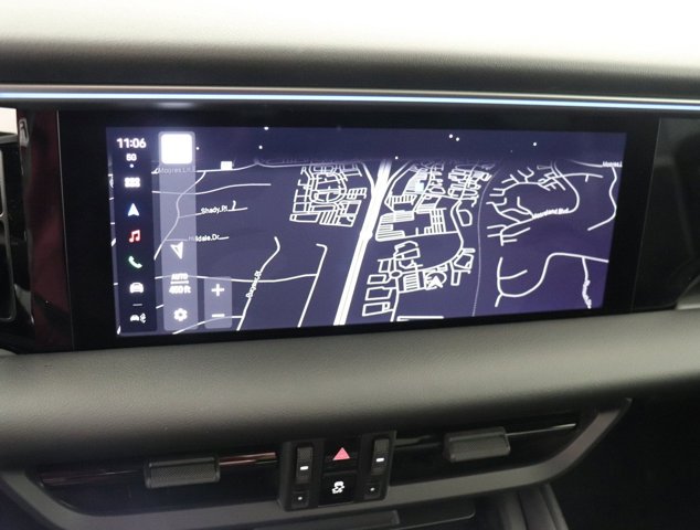 2025 Porsche Macan Electric Image 18 of 36