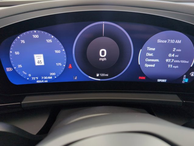 2025 Porsche Macan Electric Image 15 of 36