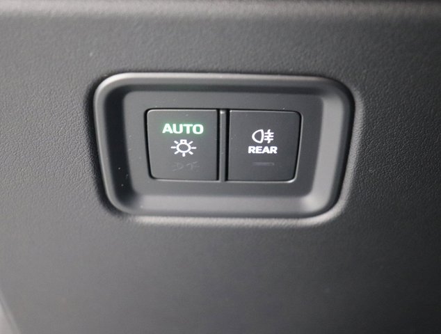 2025 Porsche Macan Electric Image 22 of 36