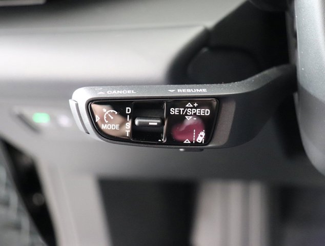 2025 Porsche Macan Electric Image 23 of 36