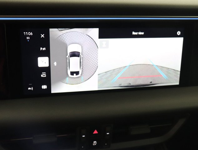 2025 Porsche Macan Electric Image 17 of 36