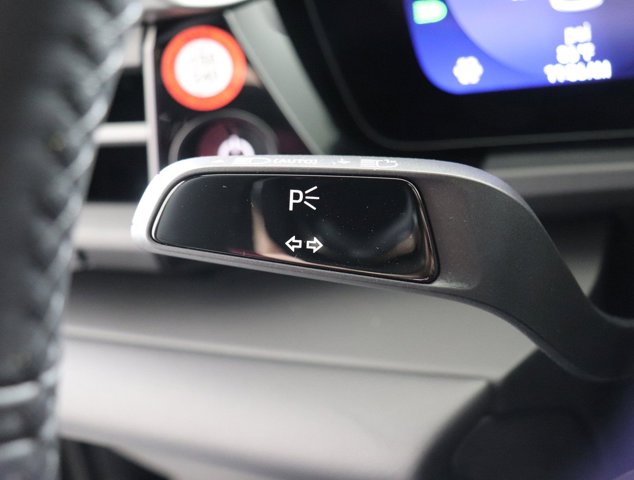 2025 Porsche Macan Electric Image 34 of 36