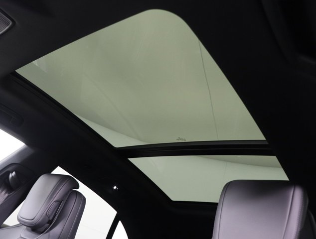 2025 Porsche Macan Electric Image 33 of 36