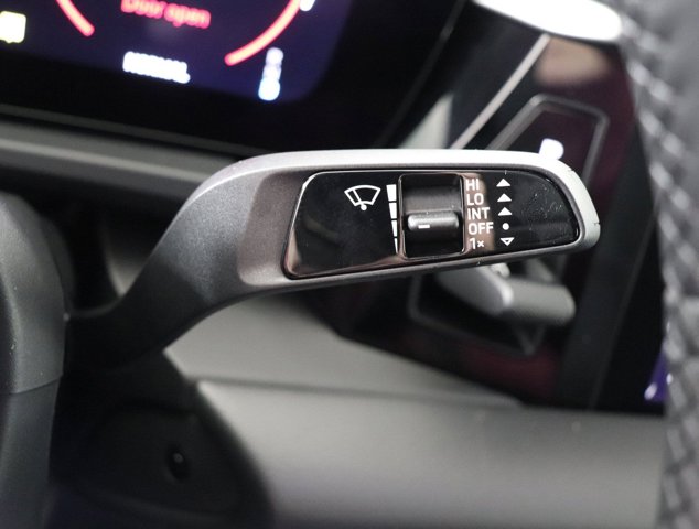 2025 Porsche Macan Electric Image 24 of 36