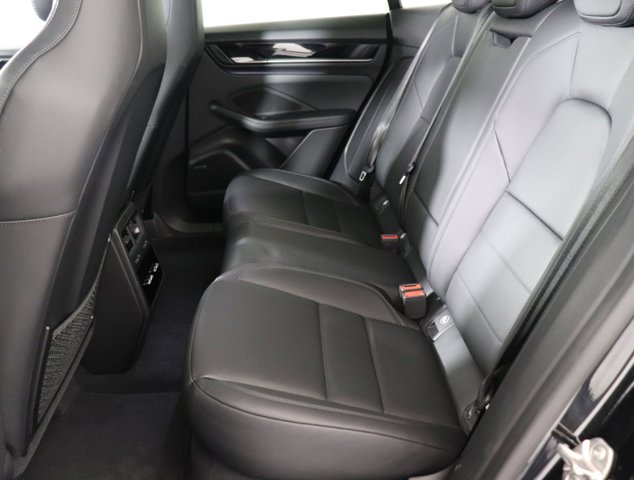 2025 Porsche Macan Electric Image 12 of 36