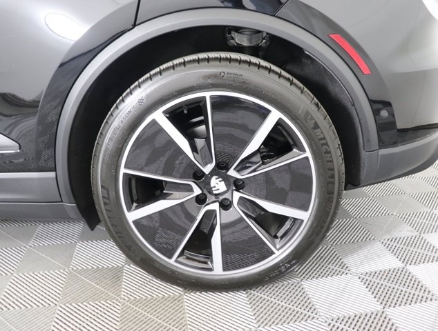 2025 Porsche Macan Electric Image 9 of 36