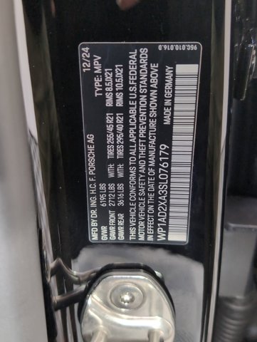 2025 Porsche Macan Electric Image 25 of 36