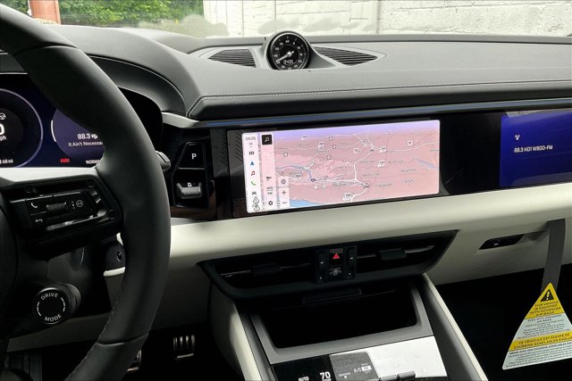Vehicle image 14 of 15