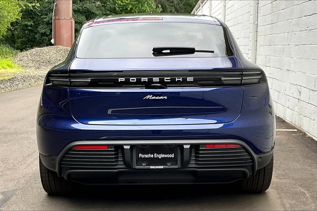 Vehicle image 4 of 15