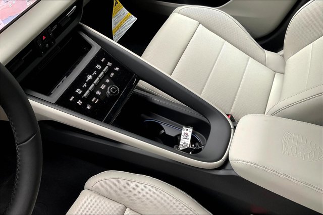 Vehicle image 11 of 15
