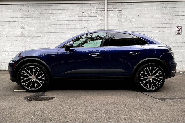 Vehicle image 6 of 15