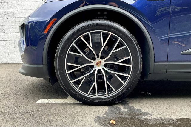 Vehicle image 7 of 15