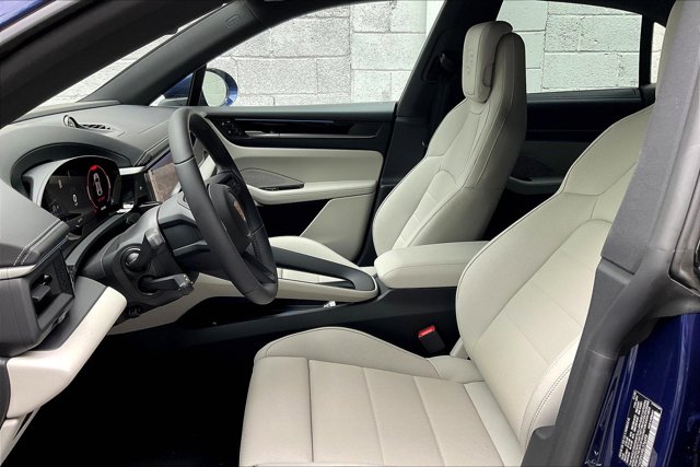 Vehicle image 9 of 15
