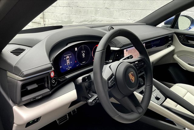 Vehicle image 10 of 15