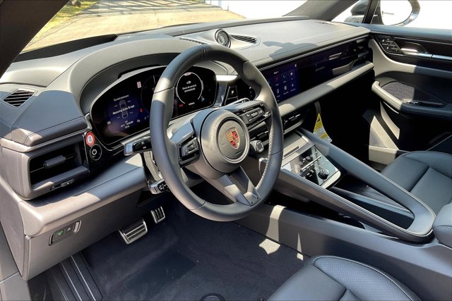 Vehicle image 11 of 15