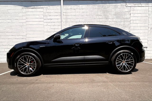 Vehicle image 6 of 15