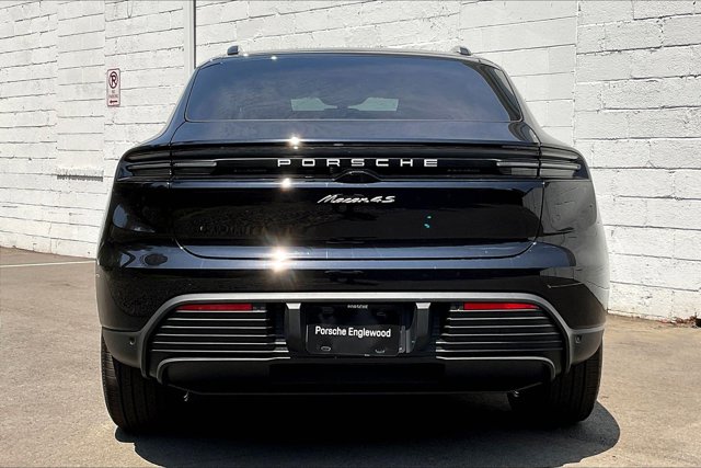 Vehicle image 4 of 15