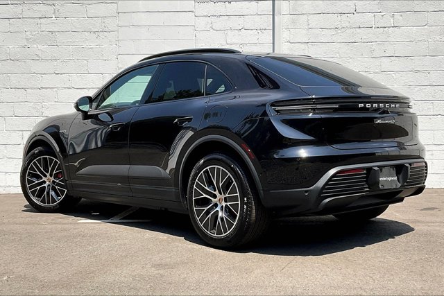 Vehicle image 5 of 15