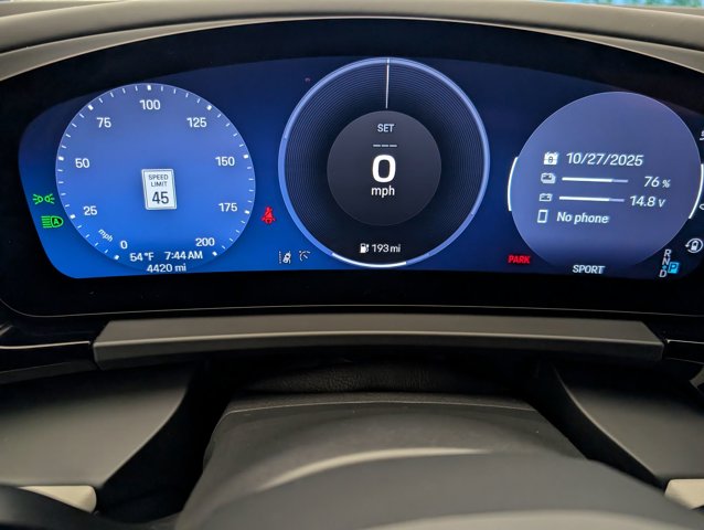 2025 Porsche Macan Electric 4S Image 15 of 37